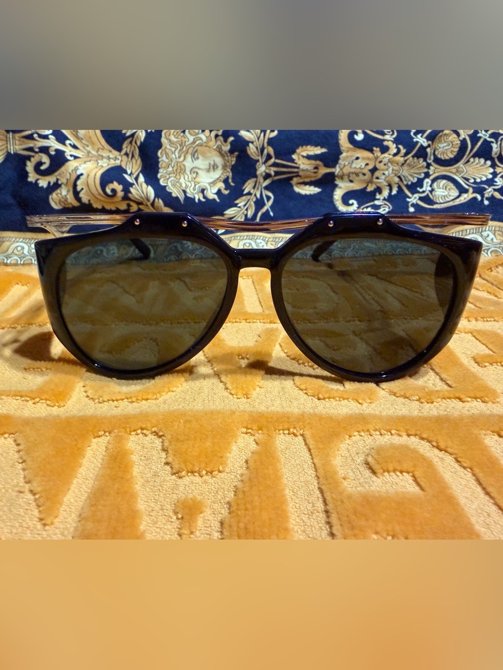 Authentic Saint Laurent Black Round Women’s Sunglasses with Dark Lenses